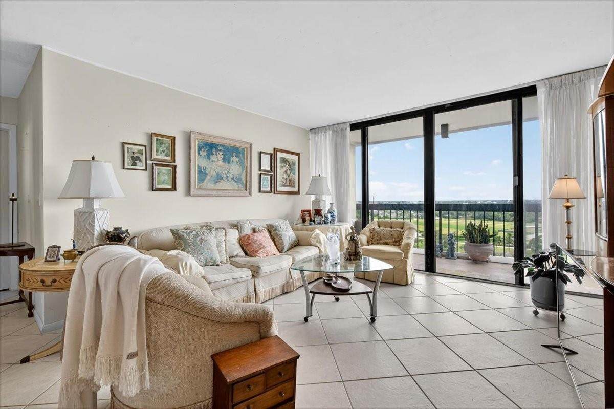 2425 Presidential Way - Photo 1