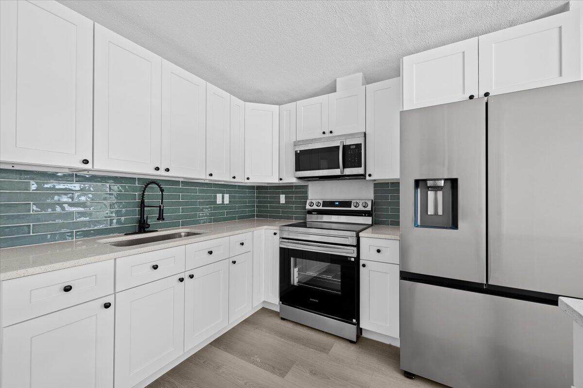 905 10th Street - Photo 1