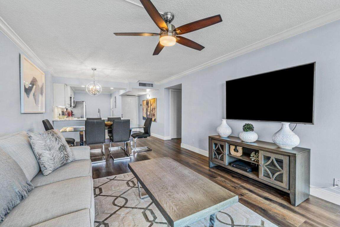 14 Royal Palm Way - Photo 1