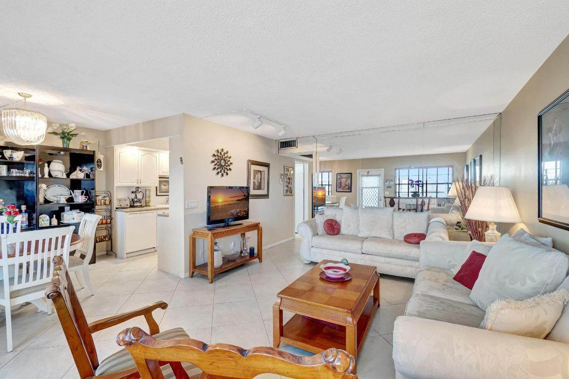 4042 Exeter C - Photo 1