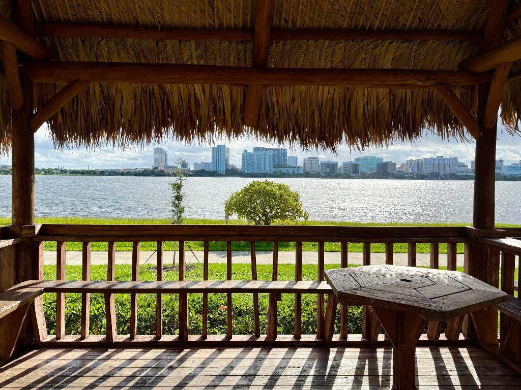 752 Executive Center - Photo 1