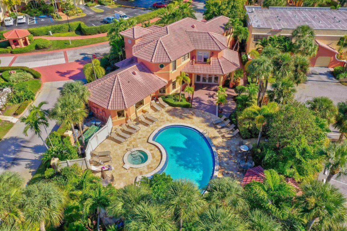 300 Uno Lago Drive - Photo 1