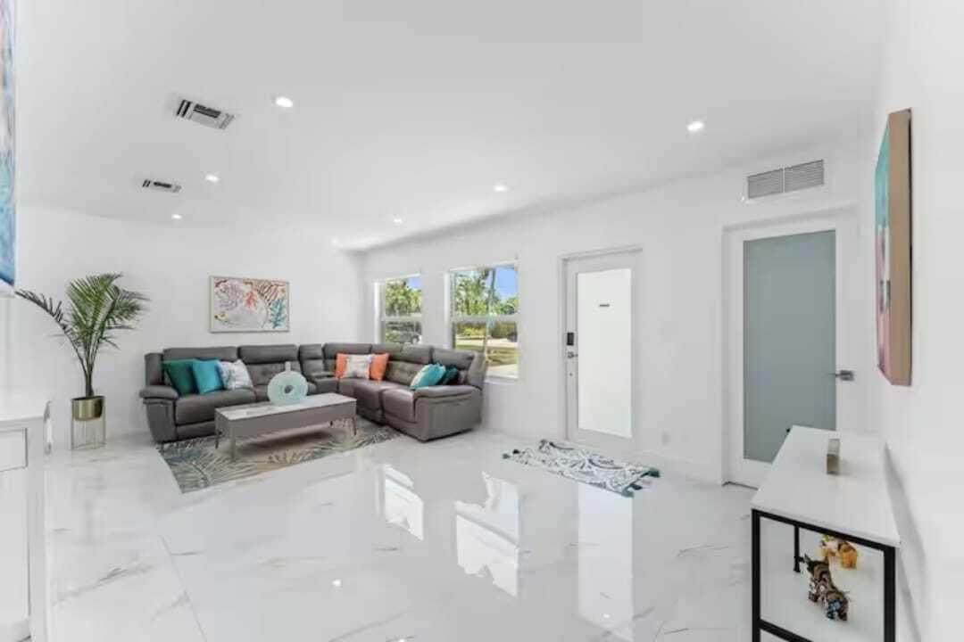 https://bt-photos.global.ssl.fastly.net/beaches/1280_boomver_2_R11145917-2.jpg