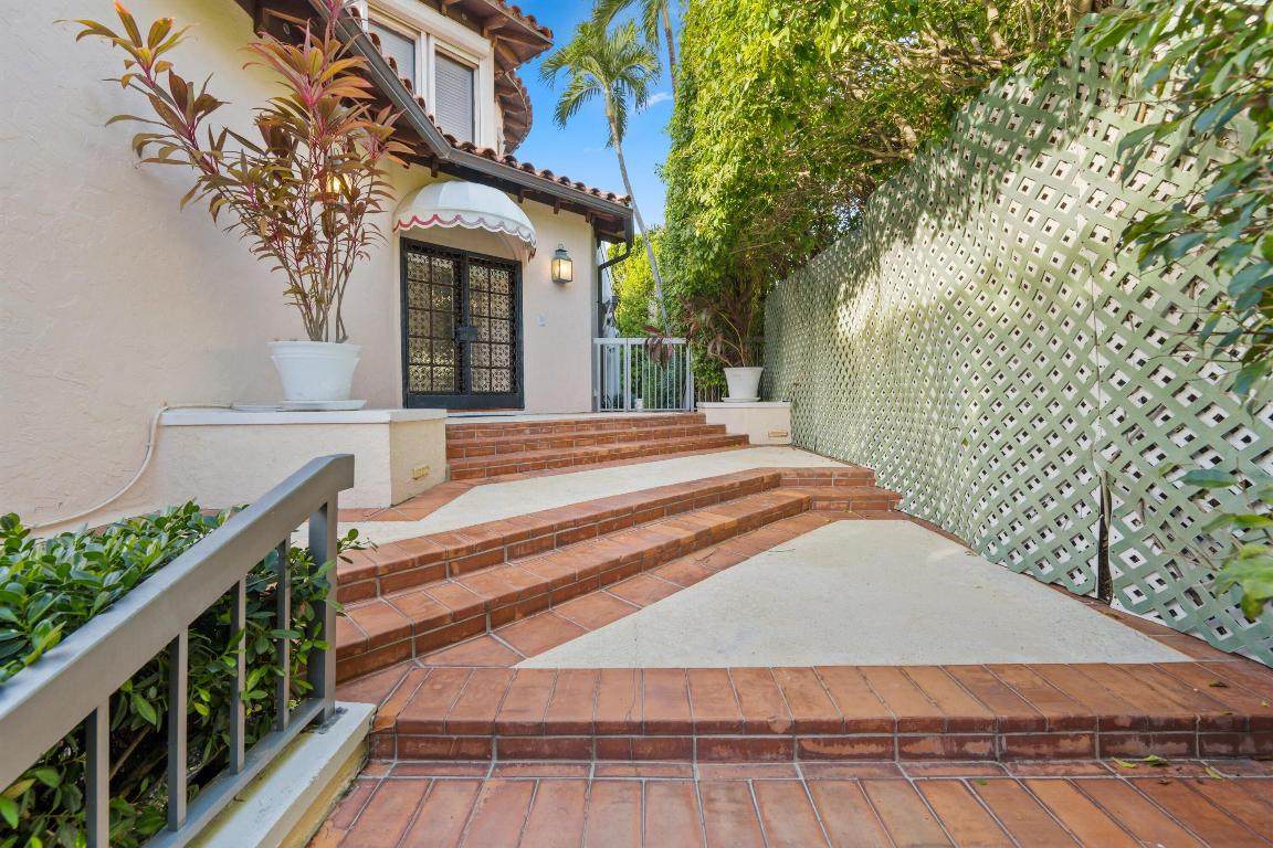 265 Everglade - Photo 1