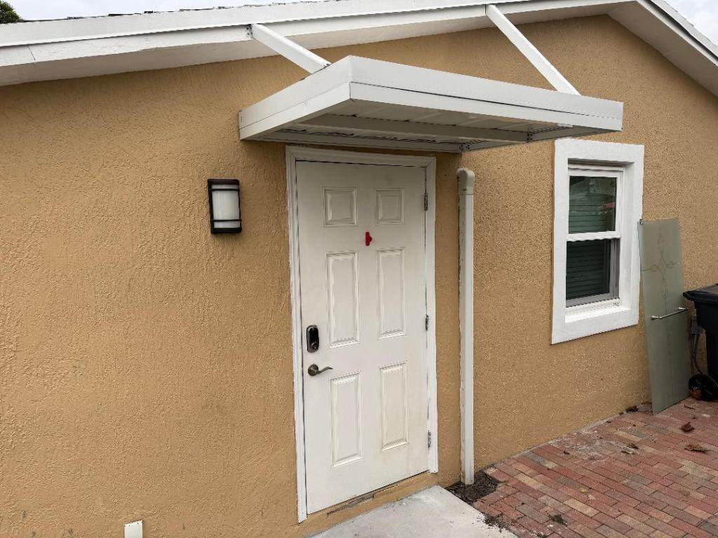 816 Greenbriar - Photo 1