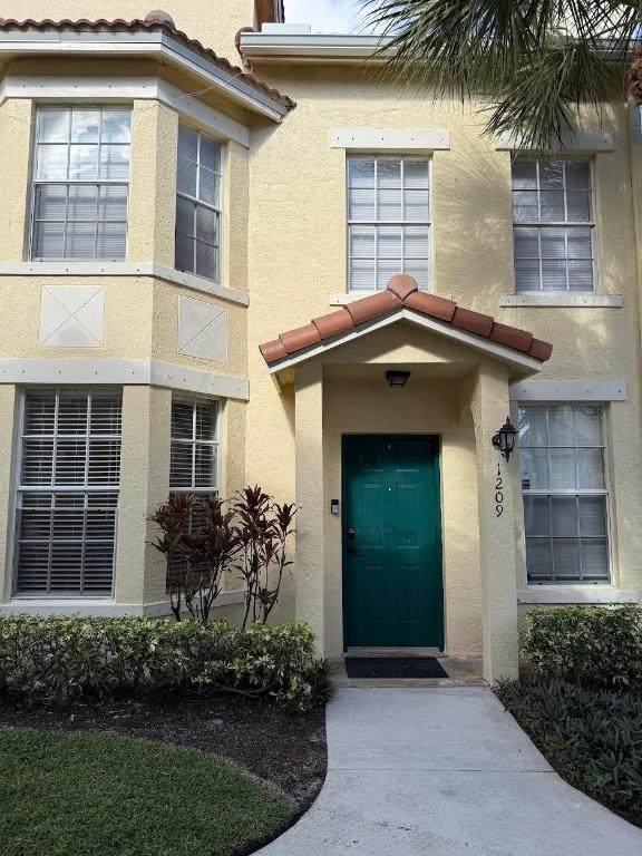 1209 Belmont - Photo 1