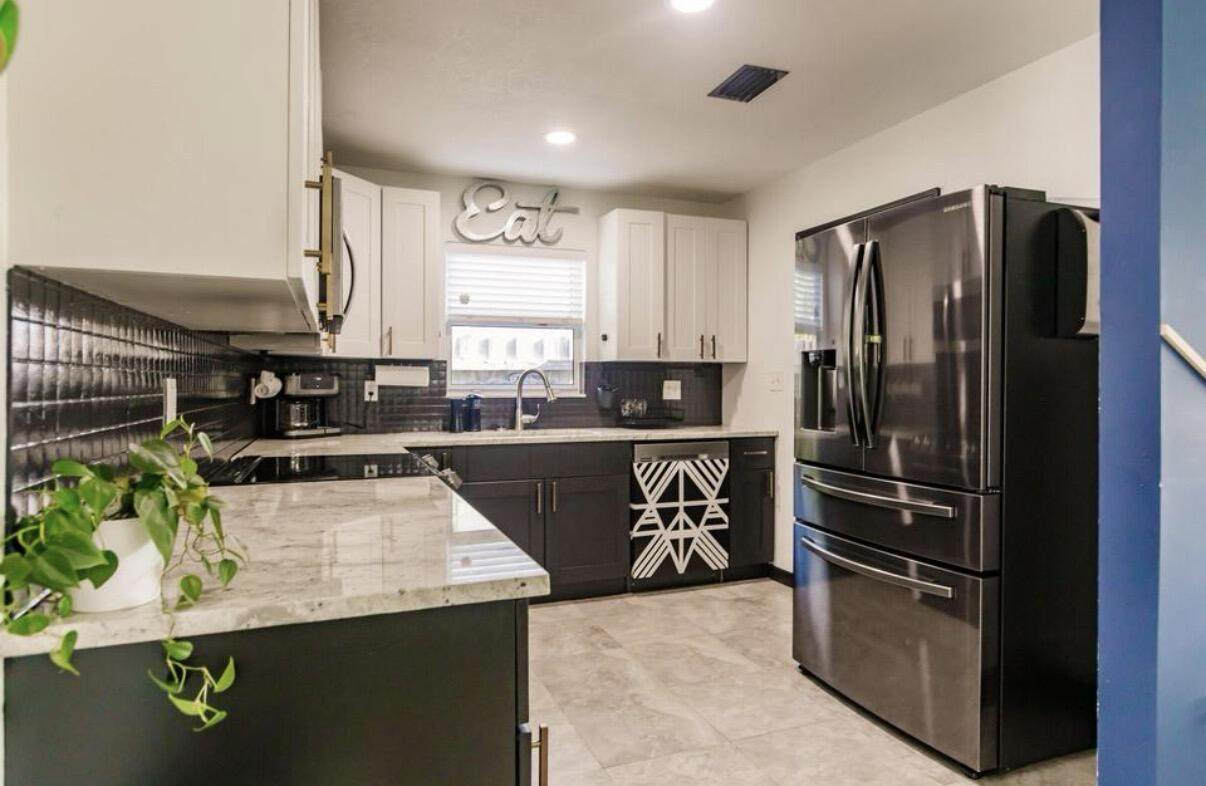 1605 N Street - Photo 1