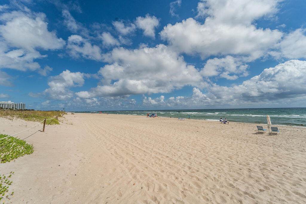 https://bt-photos.global.ssl.fastly.net/beaches/orig_boomver_3_B26005347-2.jpg