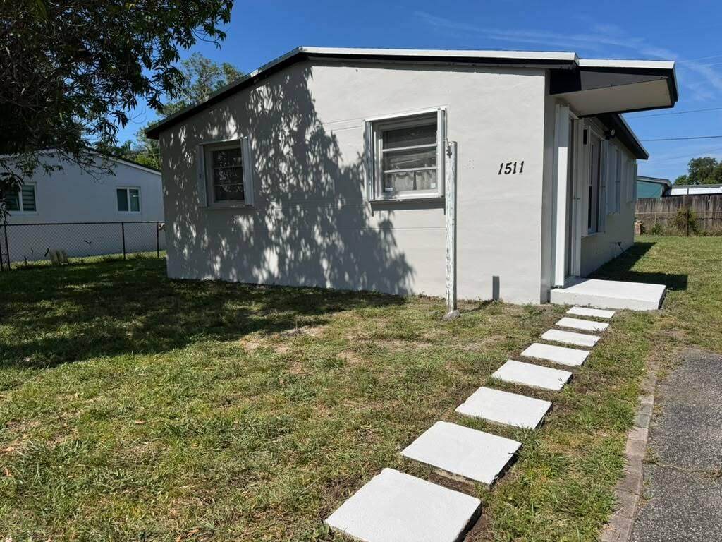 1511 70th Terrace - Photo 1
