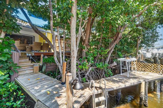 622 Mariners Way - Photo 1