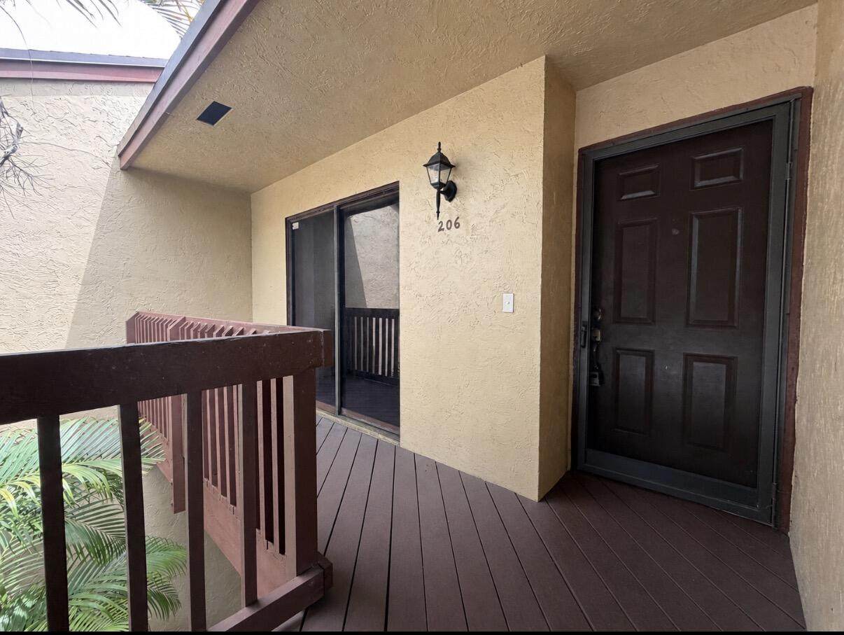 206 Lakeview Drive - Photo 1