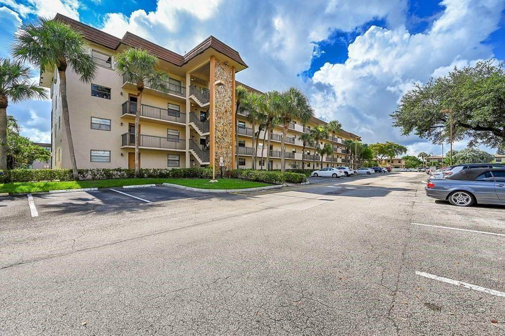 6095 Sabal Palm Boulevard - Photo 1