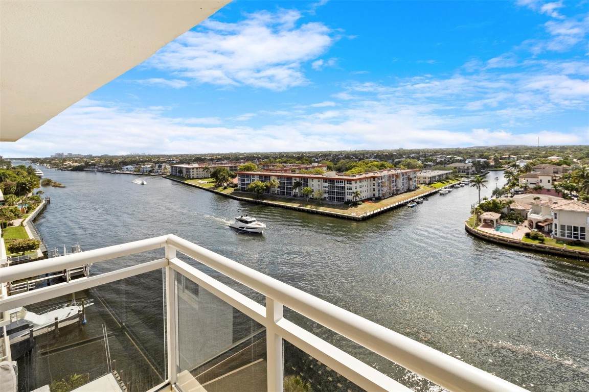 1160 Hillsboro Mile - Photo 1