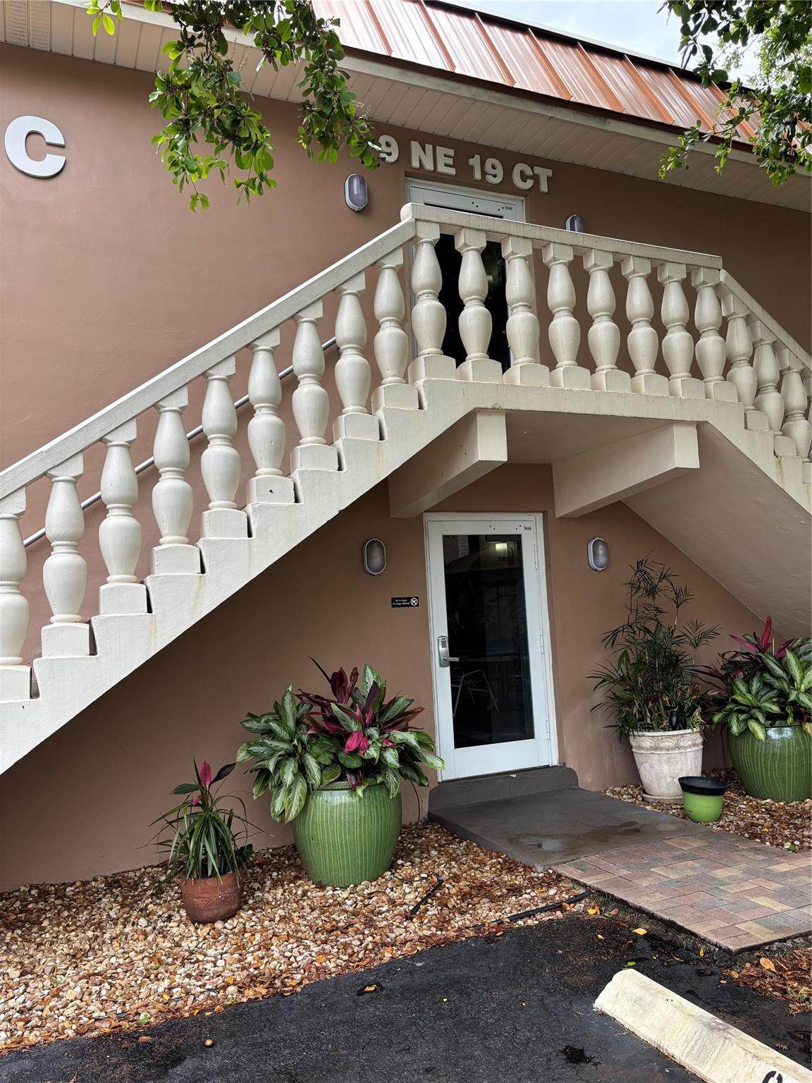 9 19 Court - Photo 1