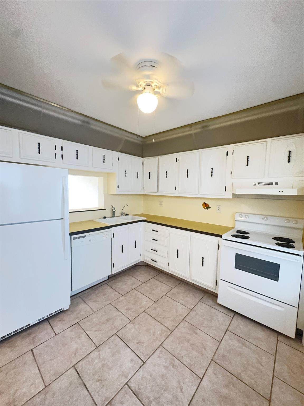 4270 40th St - Photo 1