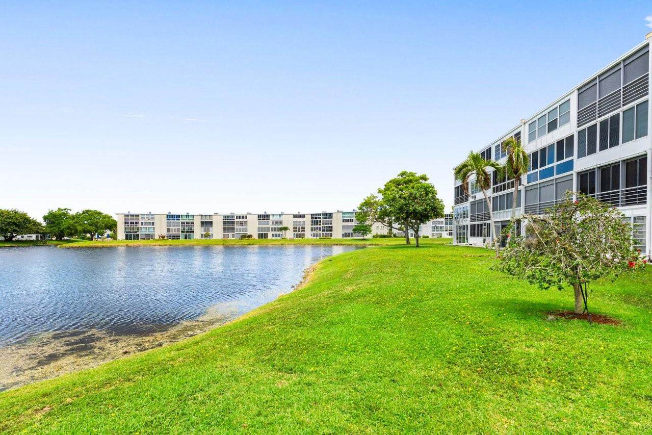 1084 Harwood F - Photo 1