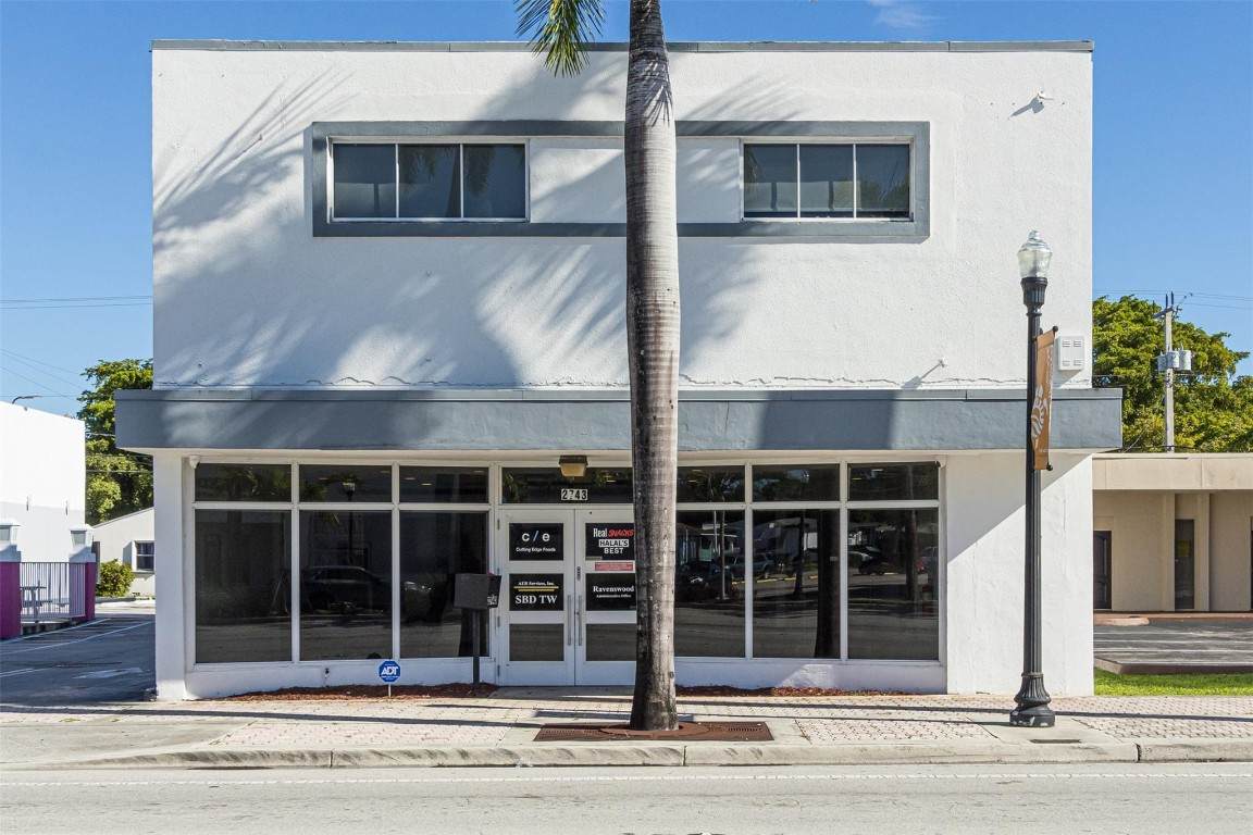 2743 Hollywood Boulevard - Photo 1