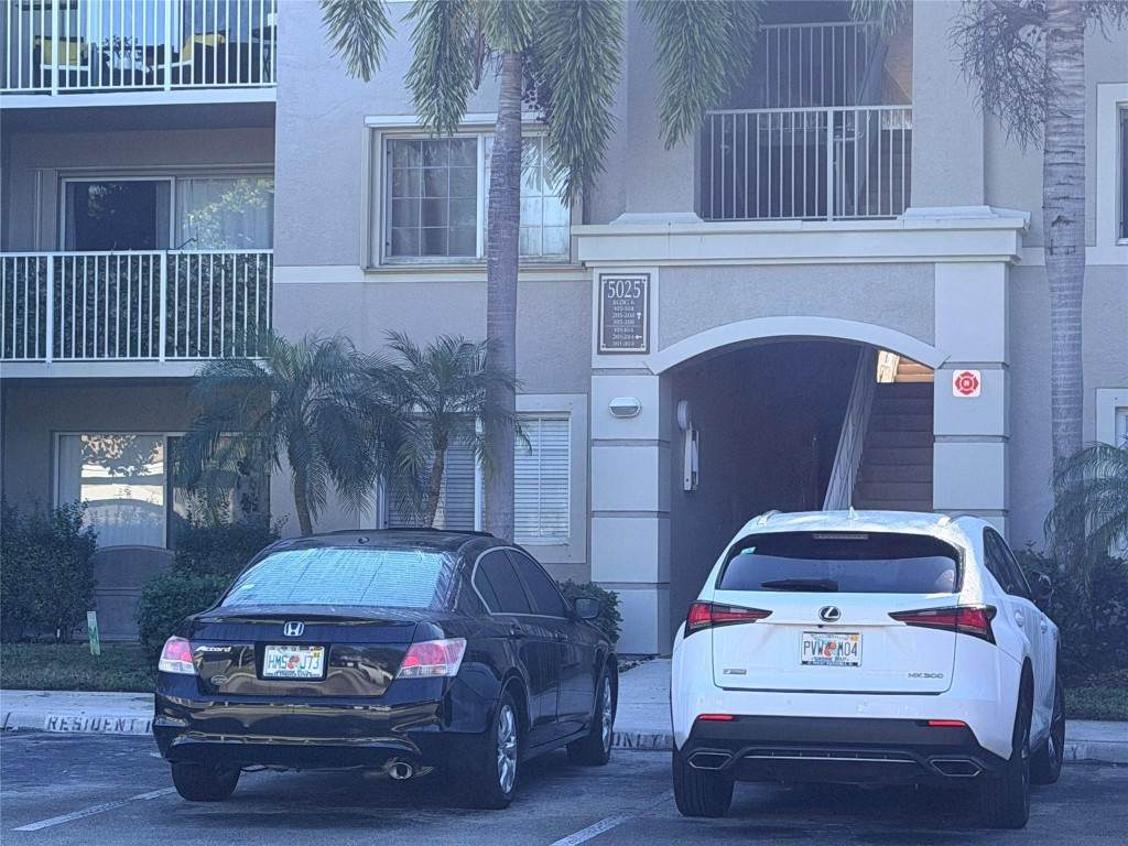 5025 Wiles - Photo 1