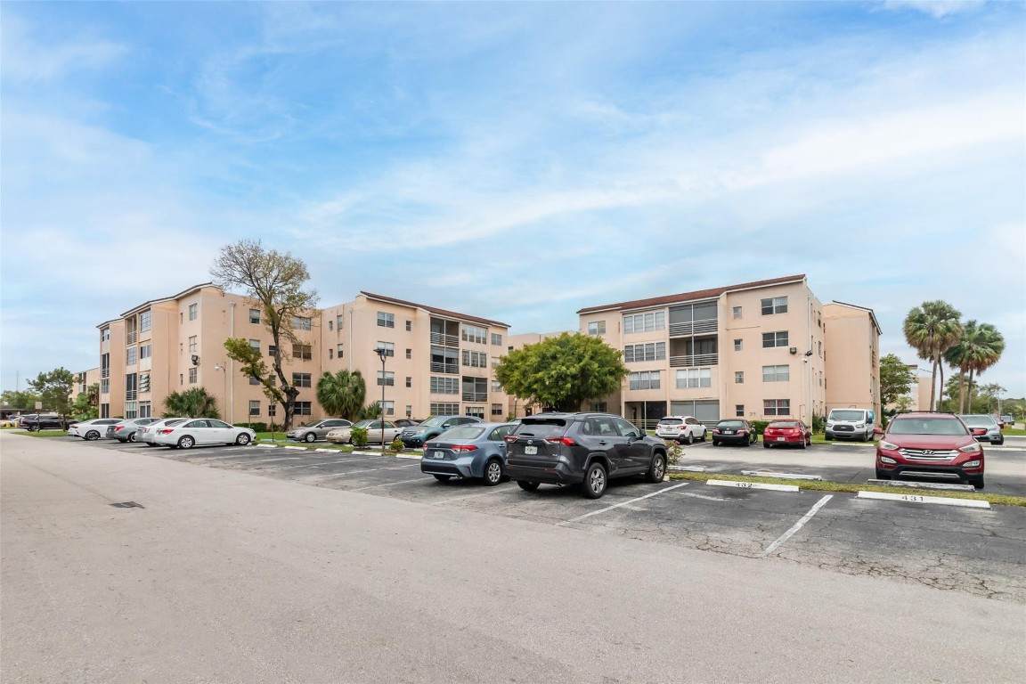 2840 Somerset Drive - Photo 1