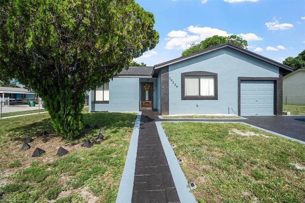 20239 33rd Court - Photo 1