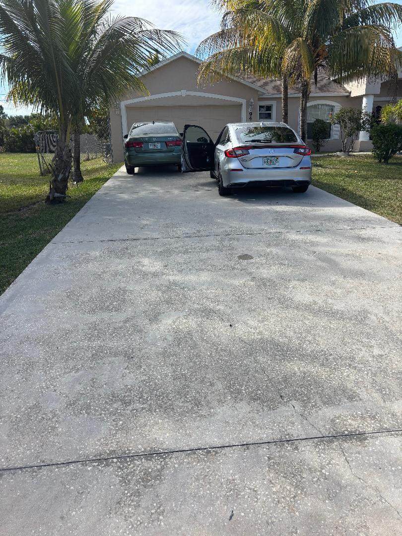 944 Del Rio Boulevard - Photo 1