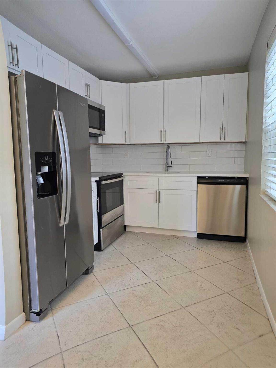 774 Burgundy Q - Photo 1