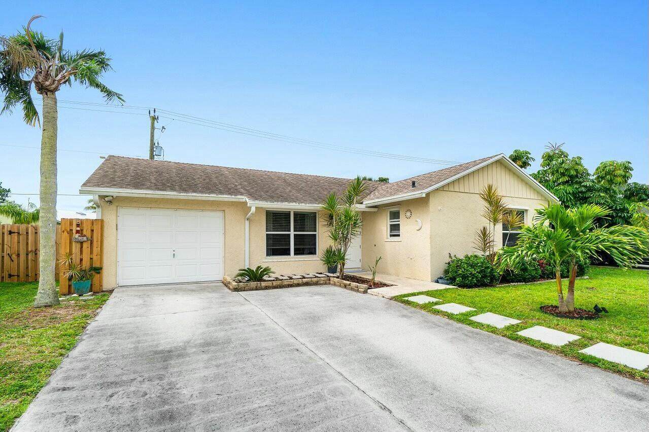 121 Deerfield Drive - Photo 1
