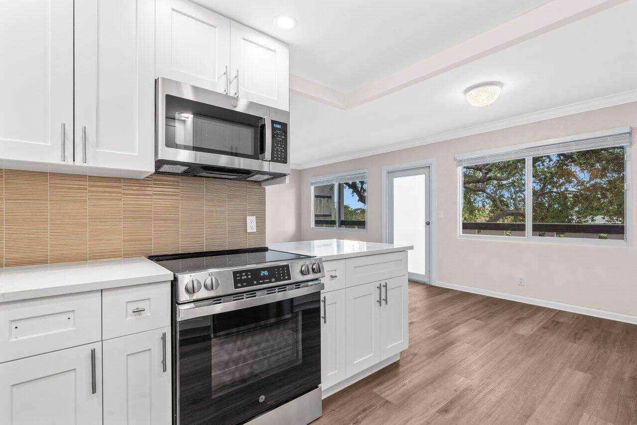 3024 Oakridge D - Photo 1