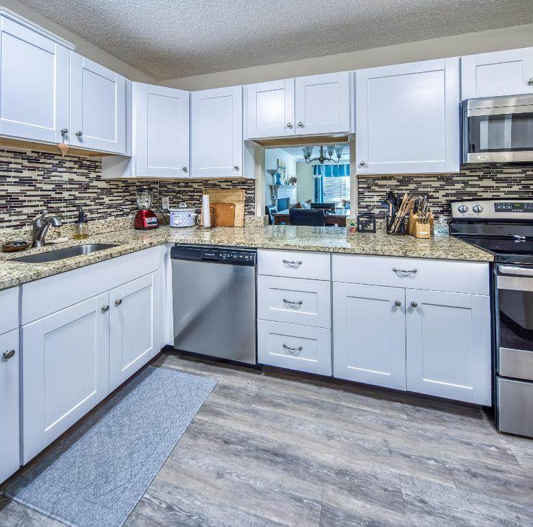 1516 Lakeside Drive - Photo 1