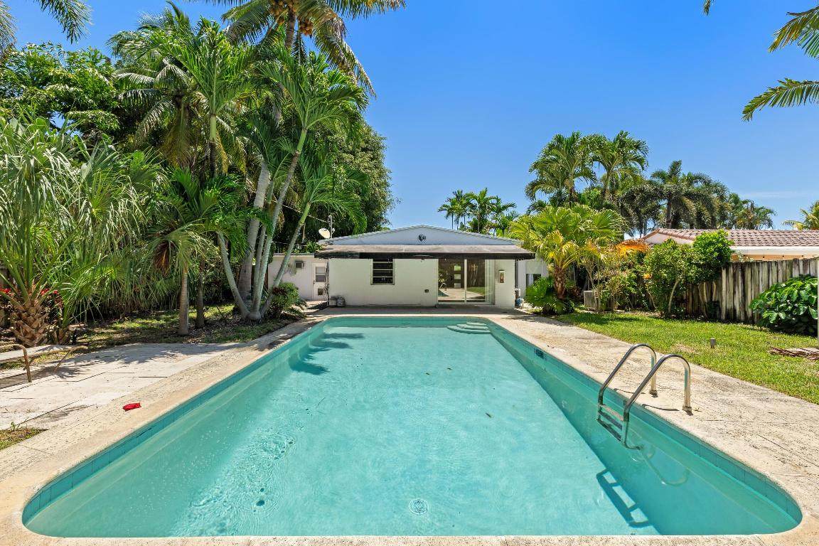 1637 Victoria Park - Photo 1