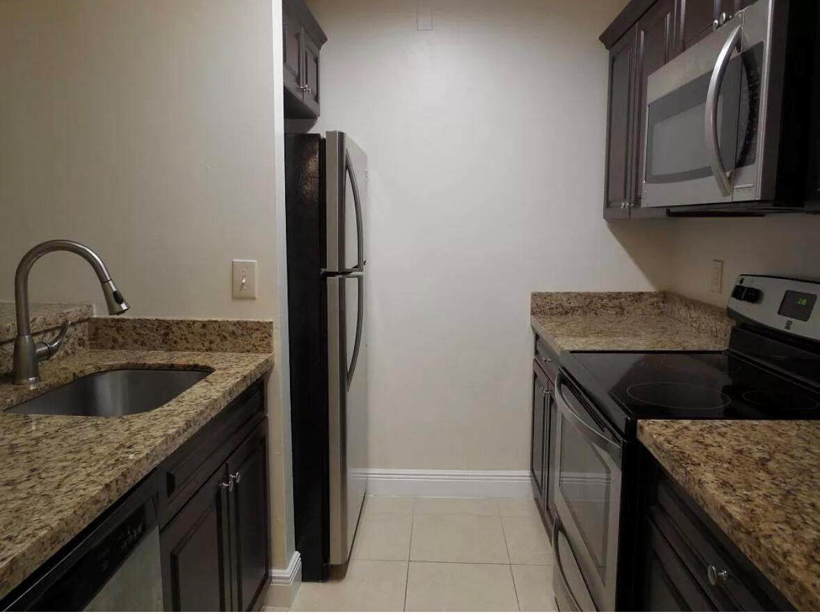 913 Meadows Circle - Photo 1