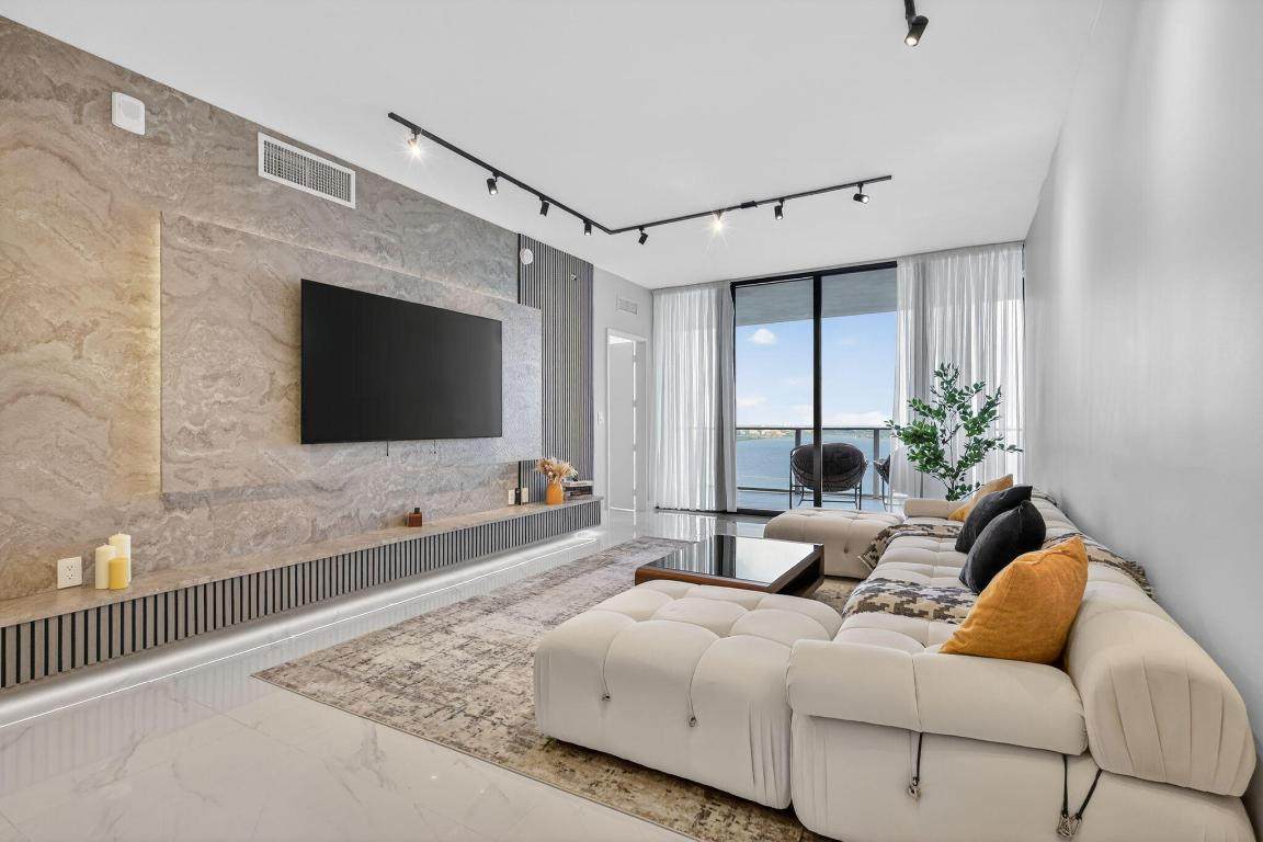 700 24th Street - Photo 1