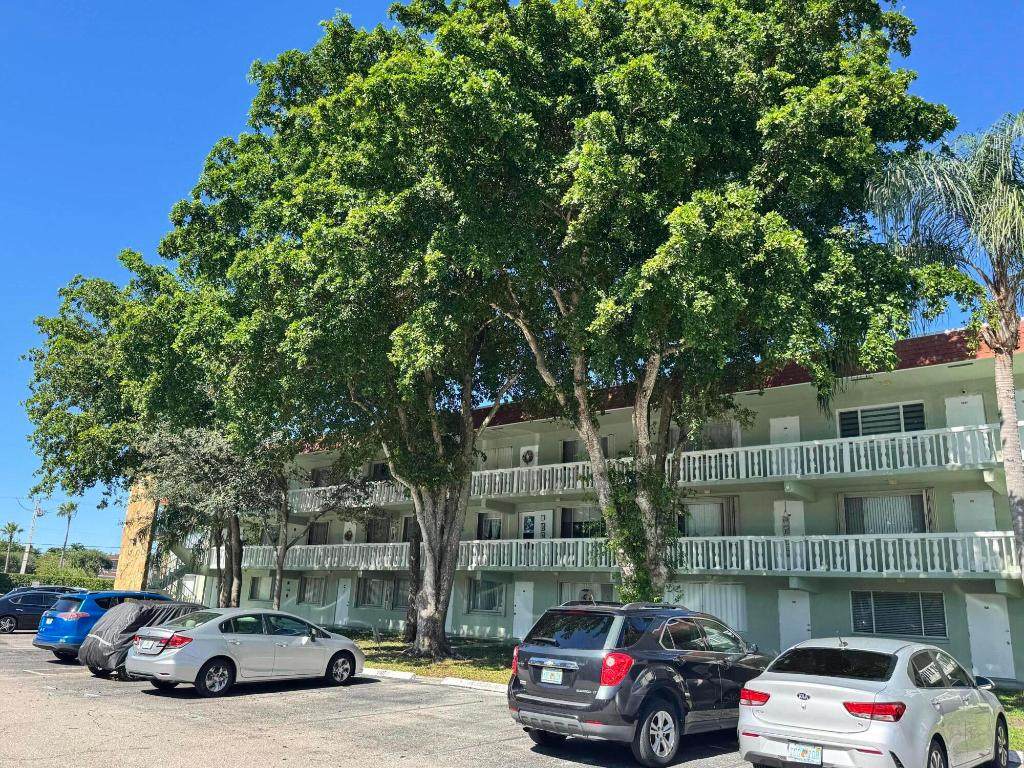 3000 Springdale Boulevard - Photo 1