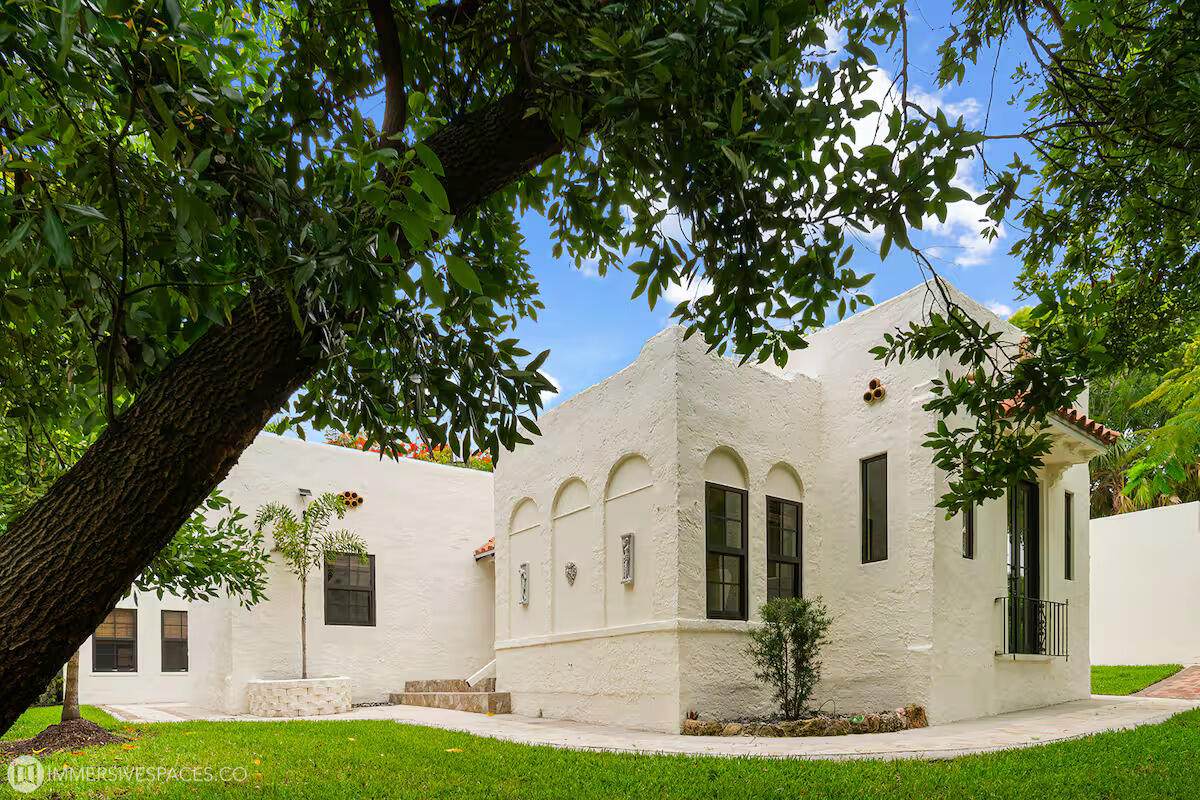 828 35th Street - Photo 1
