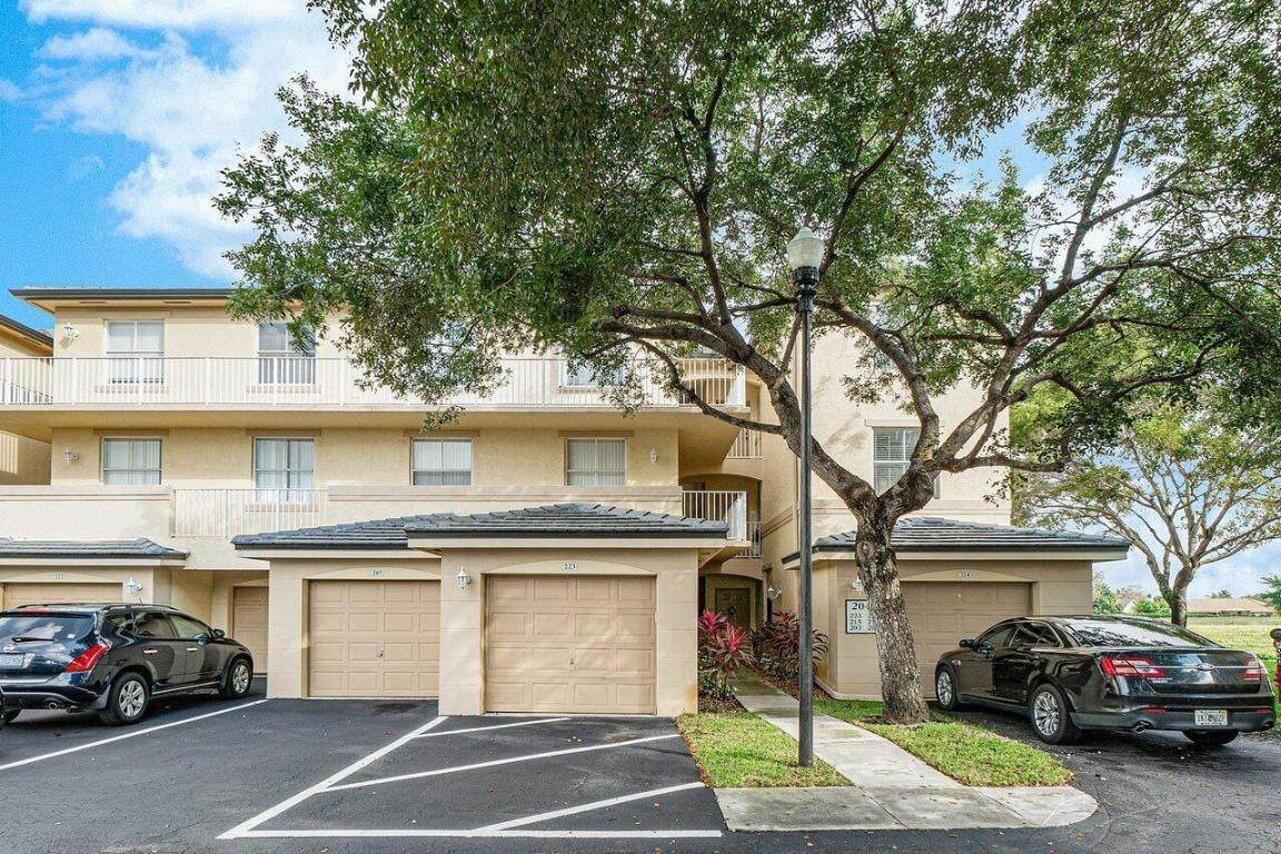 2040 Greenview Shores Boulevard - Photo 1