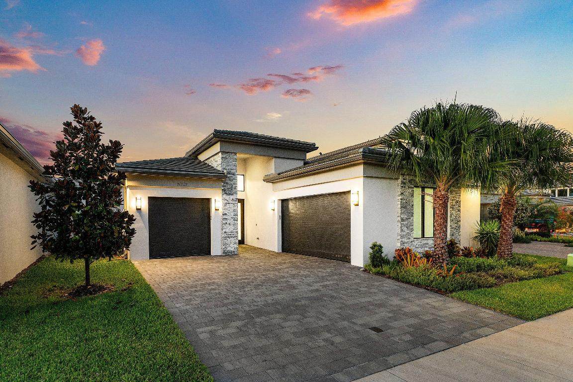 8233 Essex Country Club - Photo 1