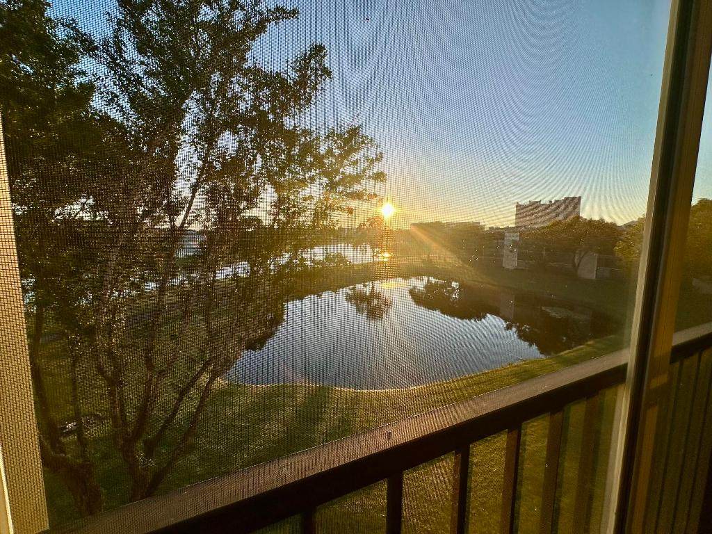 7146 Huntington - Photo 1