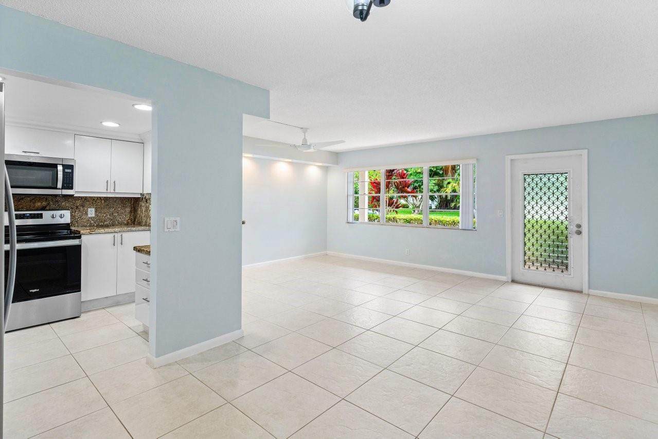 1084 Harwood F - Photo 1