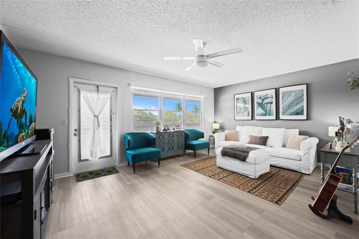 318 Oakridge R - Photo 1