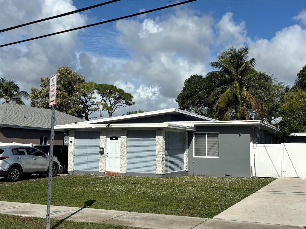935 33rd Street - Photo 1