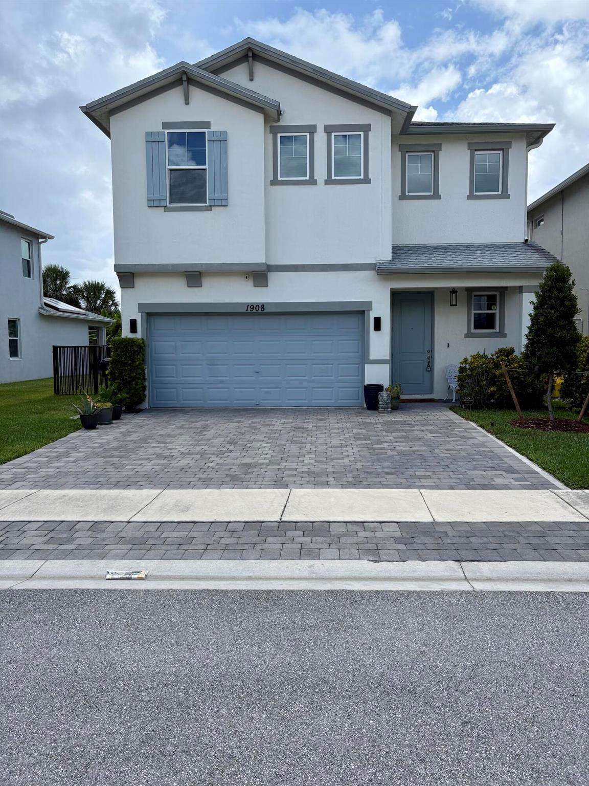 1908 Harding Street - Photo 1