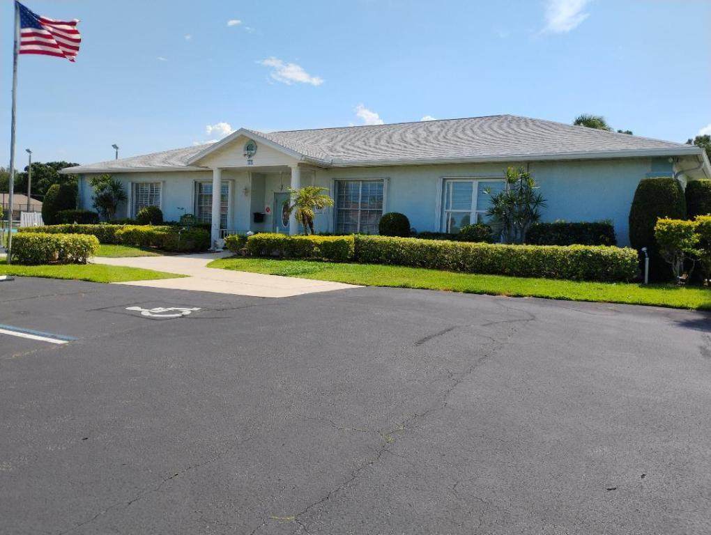 131 Lakes End Drive - Photo 1