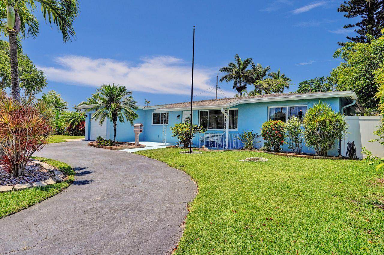 913 16 Place - Photo 1