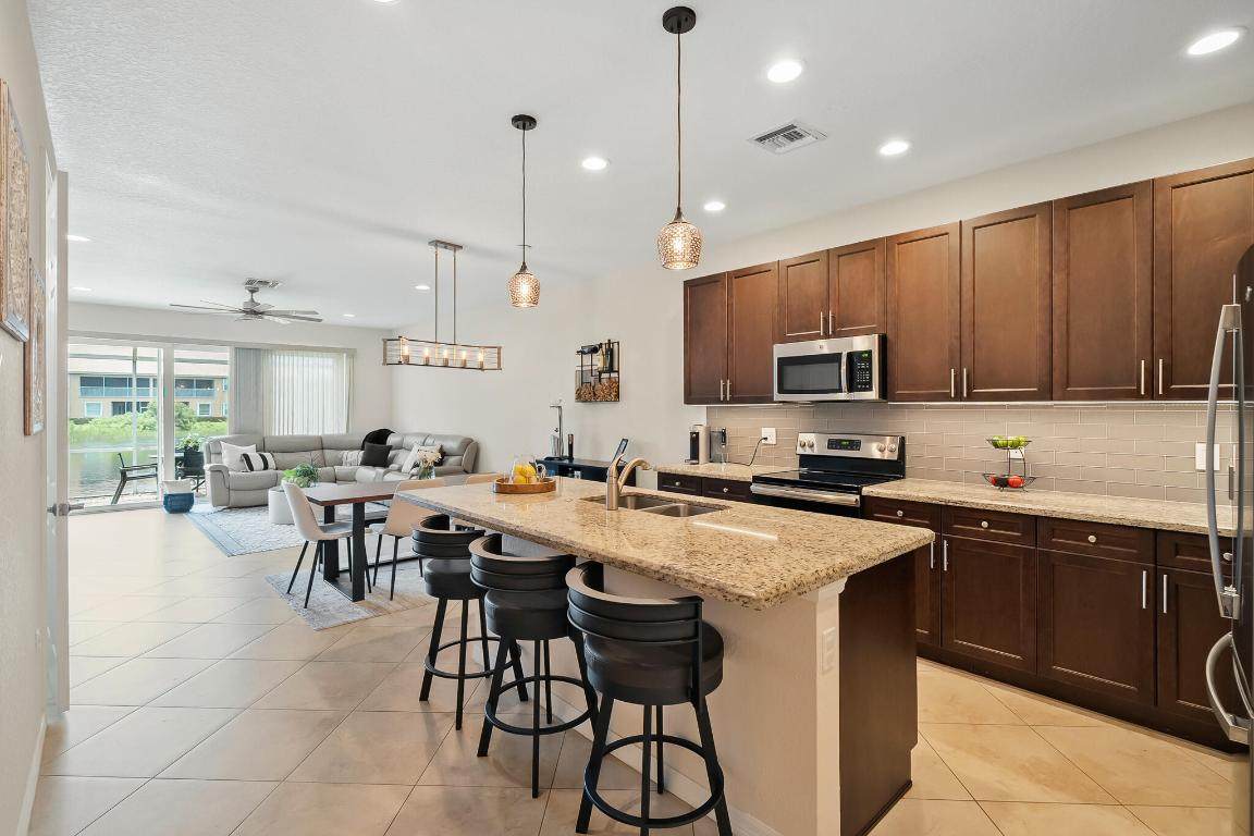 524 Glen Crest - Photo 1