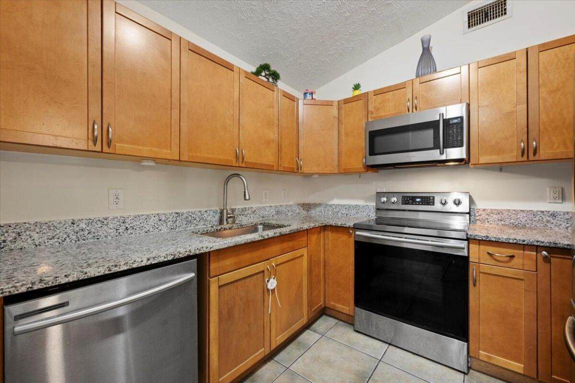 6015 Raintree Trl - Photo 1