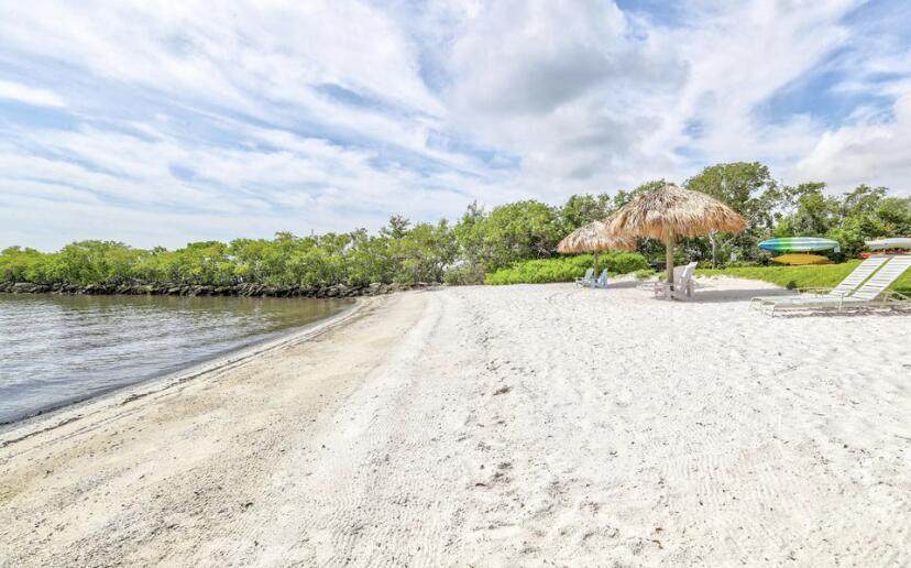 https://bt-photos.global.ssl.fastly.net/beaches/orig_boomver_4_R11101675-2.jpg