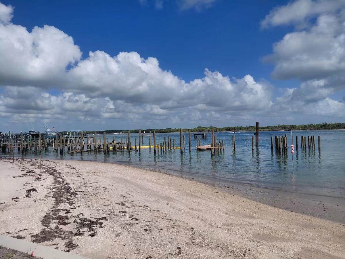 https://bt-photos.global.ssl.fastly.net/beaches/orig_boomver_5_B26016941-2.jpg