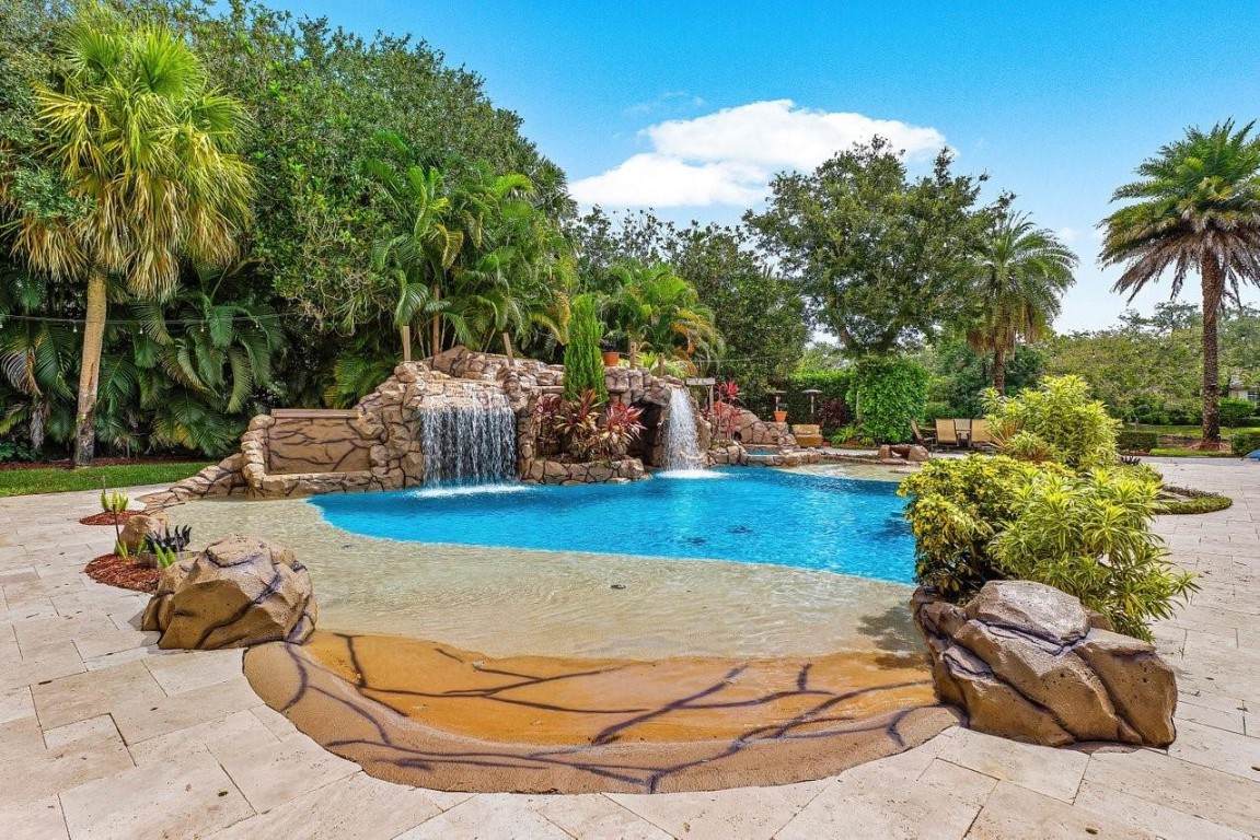 16389 Bridlewood Circle - Photo 1