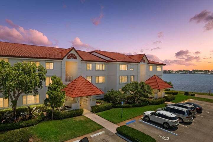 110 Half Moon Circle - Photo 1