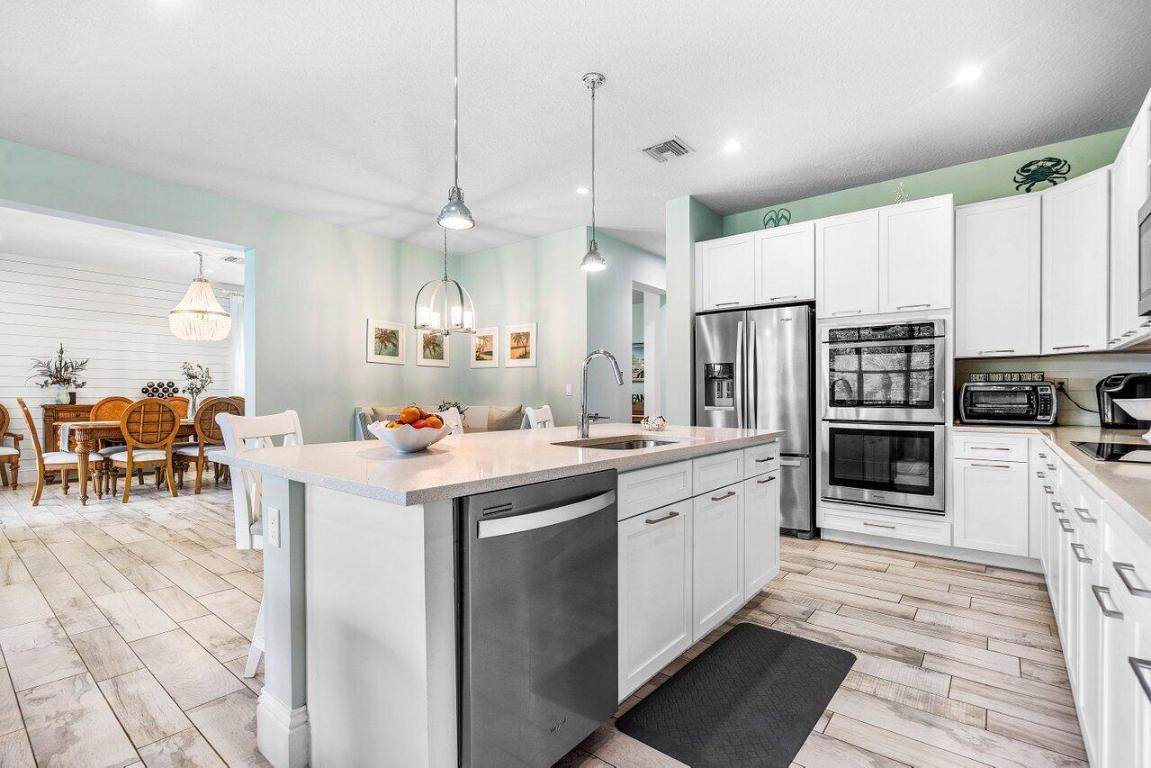 7611 Moonrise - Photo 1